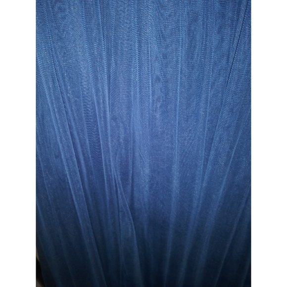 ASOS Curve gown - Picture 3 of 7